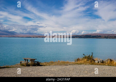 Table de pique-nique près du lac Pukaki, Nouvelle-Zélande Banque D'Images