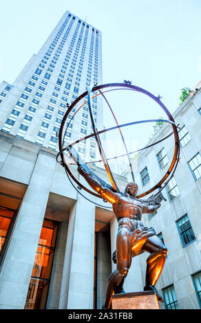 Le Rockefeller Center et la sculpture Atlas à Manhattan, New York City, USA. Banque D'Images