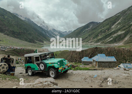 Saiful Muluk (ourdou : جھیل سیف الملوک) est un lac montagneux du nord du Pakistan, situé à l'extrémité nord de la vallée de Kaghan. Banque D'Images