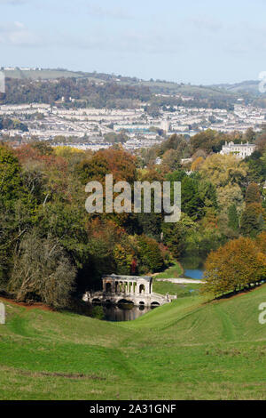 Le paysage du Parc Jardin avant avec la ville de Bath dans la distance. Baignoire. UK. Banque D'Images