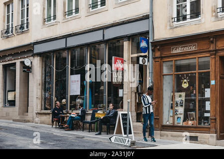 La Ville de Luxembourg, Luxembourg - mai 19. 2019 : les gens à la tables d'un café dans la ville de Luxembourg, la capitale de la petite nation européenne de la Banque D'Images