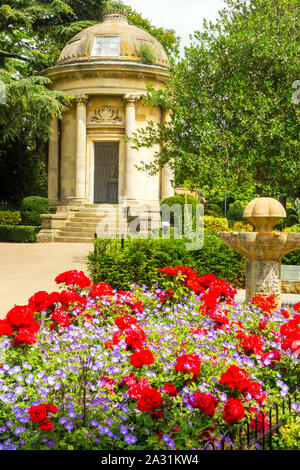 Le mémorial de l'Jephson Jephson Gardens Les jardins de fleurs et au parc Royal Leamington Spa Warwickshire Angleterre Banque D'Images