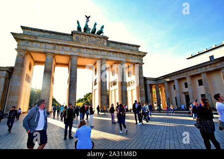 Berlin Allemagne. Vendredi 4 Octobre, 2019. Porte de Brandebourg à Berlin, ville de l'Allemagne. Banque D'Images