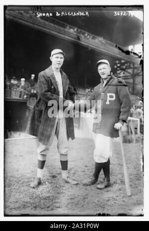 Ernie Shore, Boston AL & Grover Cleveland Alexander, Philadelphie NL, 1915 World Series Banque D'Images