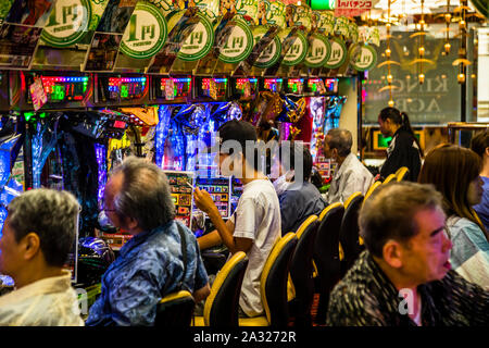 Jeu d'Arcade Pachinko dans Ito, Japon Banque D'Images