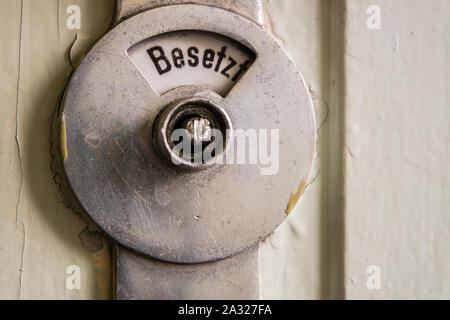 GDR porte des toilettes occupé Banque D'Images