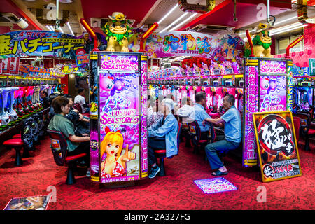 Jeu d'Arcade Pachinko dans Ito, Japon Banque D'Images