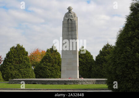 Zonnebeke, Belgique, 07/10/2017. Cimetière de Tyne Cot, le plus grand cimetière de guerre du Commonwealth dans le monde en termes d'inhumations. Le Mémorial de Tyne Cot maintenant b Banque D'Images