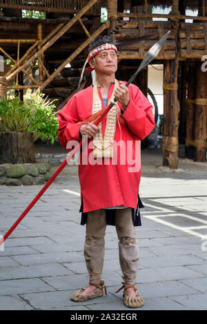 Tsou Chef de Cabinet J-Fu Wang (57) à l'Mayasvi Tsou du festival dans le village de Tefuye dans la montagne Alishan, Chiayi, Taïwan, l'Asie Banque D'Images