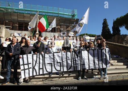 Rome, Italie. 08Th Oct, 2019. Manifestation de la ligue Matteo Salvini au Capitole, à Rome. (Photo par Claudio Sisto/Pacific Press) Credit : Pacific Press Agency/Alamy Live News Banque D'Images