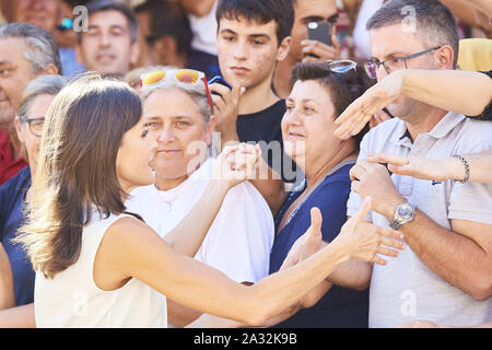 Los Alcazares, Murcia, Espagne. 4ème Oct, 2019. Reine Letizia d'Espagne visiter Los Alcazares (Murcia) après l'inondation de septembre le 4 octobre 2019, l'Espagne Crédit : Jack Abuin/ZUMA/Alamy Fil Live News Banque D'Images