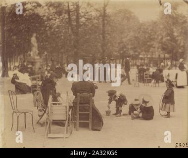 Eugène Atget - (les femmes et les enfants dans les jardins du Luxembourg) - Banque D'Images