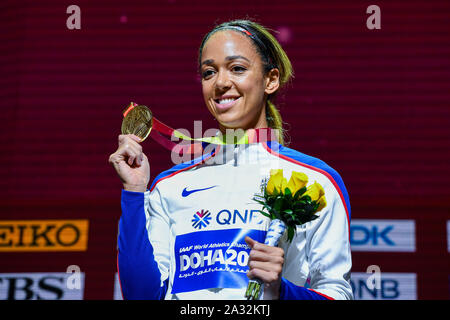 Doha, Qatar. 08Th Oct, 2019. Katarina Johnson-Thomas de Grande-Bretagne lors de la cérémonie de remise des médailles durant la journée 8 de l'IAAF World Athletics Championships - 2019 de Doha à Khalifa International Stadium le Vendredi, Octobre 04, 2019 À DOHA, QATAR. Credit : Taka Wu/Alamy Live News Banque D'Images