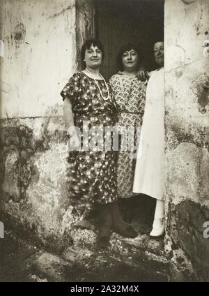 Eugène Atget, trois prostituées, rue Asselin, 1924-25. Banque D'Images