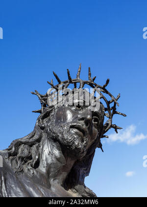 Statue en bronze de Jésus-Christ. L'espace de copie.. Jésus lève les yeux au ciel. L'espace pour le texte. Banque D'Images