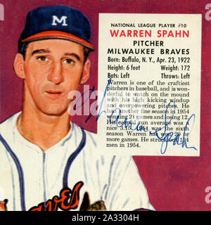1950 era Homme rouge carte de base-ball du tabac sur Hall of Fame pithcer Warren Spahn. Banque D'Images