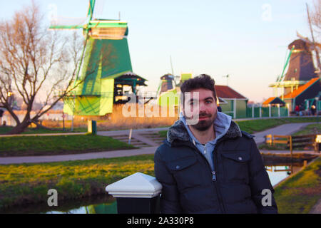 Zaanse Schans et ses moulins hollandais typique en Pays-Bas Banque D'Images