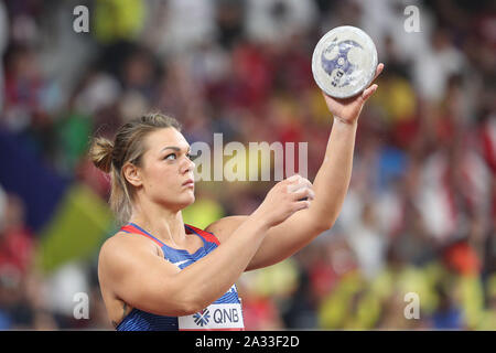 Doha, Qatar. 4ème Oct, 2019. Sandra Perkovic de Croatie se prépare au cours de la finale du lancer du disque à l'IAAF 2019 Championnats du monde d'athlétisme à Doha, Qatar, le 4 octobre 2019. Crédit : Li Ming/Xinhua/Alamy Live News Banque D'Images