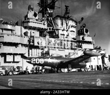 F9F-2 VF-52 sur l'USS Valley Forge (CV-45) 1950. Banque D'Images