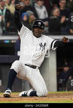 Bronx, USA. 08Th Oct, 2019. New York Yankees shortstop Didi Grégoire réagit comme il marque contre les Twins du Minnesota dans la septième manche de la Division de la Ligue américaine de la 1 jeu de la série 2019 MLB Playoffs au Yankee Stadium de New York le 4 octobre 2019. Photo par Ray Stubblebine/UPI UPI : Crédit/Alamy Live News Banque D'Images