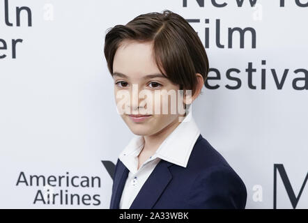 Bronx, USA. 05 Oct, 2019. Azhy Robertson arrive sur le tapis rouge à la 'mariage' première mondiale au 57e Festival du Film de New York le vendredi, Octobre 04, 2019 à New York. Photo de John Angelillo/UPI UPI : Crédit/Alamy Live News Banque D'Images