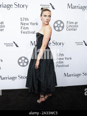 Bronx, USA. 05 Oct, 2019. Scarlett Johansson arrive sur le tapis rouge à la 'mariage' première mondiale au 57e Festival du Film de New York le vendredi, Octobre 04, 2019 à New York. Photo de John Angelillo/UPI UPI : Crédit/Alamy Live News Banque D'Images