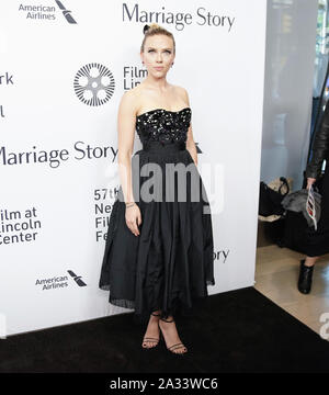 Bronx, USA. 05 Oct, 2019. Scarlett Johansson arrive sur le tapis rouge à la 'mariage' première mondiale au 57e Festival du Film de New York le vendredi, Octobre 04, 2019 à New York. Photo de John Angelillo/UPI UPI : Crédit/Alamy Live News Banque D'Images