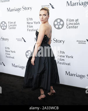 Bronx, USA. 05 Oct, 2019. Scarlett Johansson arrive sur le tapis rouge à la 'mariage' première mondiale au 57e Festival du Film de New York le vendredi, Octobre 04, 2019 à New York. Photo de John Angelillo/UPI UPI : Crédit/Alamy Live News Banque D'Images