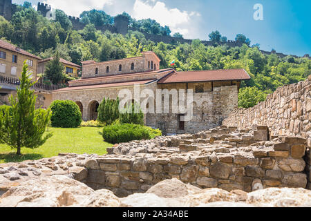 L'église Saint Quarante Martyrs est une église médiévale construite en 1230 dans la région de Veliko Tarnovo, l'ancienne capitale du Second Empire bulgare. Banque D'Images