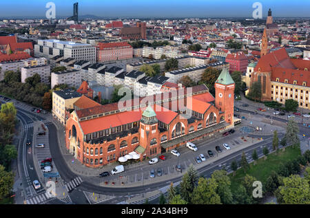 Vue aérienne de la ville historique de Wroclaw Market Hall (Hala Targowa) conçu par Richard Pluddemann et construit entre 1906-1908 Banque D'Images