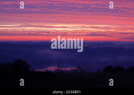 Un beau lever de soleil à travers l'Est de Leeds, Rothwell Country Park Banque D'Images