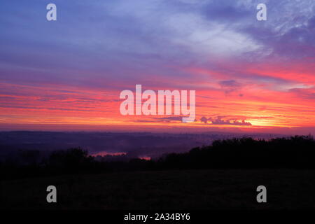 Un beau lever de soleil à travers l'Est de Leeds, Rothwell Country Park Banque D'Images