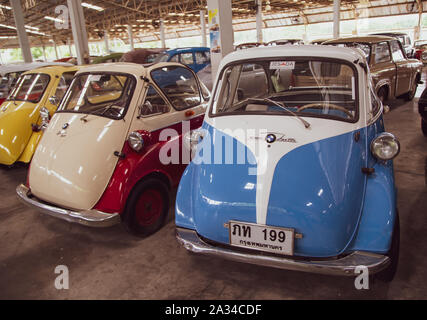 Nakhon Pathom, Thaïlande - 3 août 2019 : Vintage car BMW Isetta pièce à vintage car collector garage dans la province de Nakhon Pathom Banque D'Images