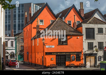 Le Roi William Ale House est un pub historique sur King Street, dans le centre-ville de Bristol. Datant de 1670, il est maintenant administré par Samuel Smith's. Banque D'Images