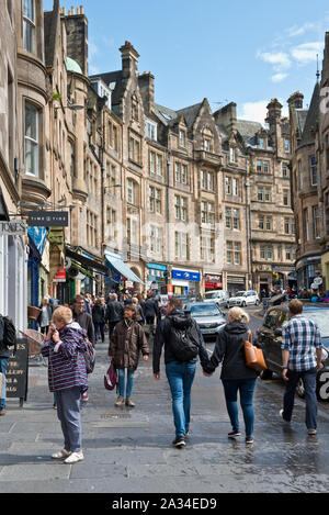 Cockburn Street qui part de la Grassmarket. Le centre-ville d'Édimbourg. L'Ecosse Banque D'Images