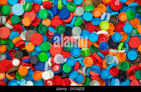 Bouchons de bouteille en plastique coloré Banque D'Images