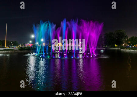 Iqbal Park (Ourdou : اقبال پارک‎), anciennement Parc Minto, est un parc urbain ; après la rénovation et l'expansion de son nom est plus grand Iqbal Park situé à Lahore. Banque D'Images