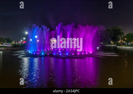 Iqbal Park (Ourdou : اقبال پارک‎), anciennement Parc Minto, est un parc urbain ; après la rénovation et l'expansion de son nom est plus grand Iqbal Park situé à Lahore. Banque D'Images