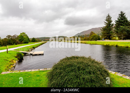 Vue de la Caledonian Canal de l'Aberchalder pont tournant de Scottish Highlands Banque D'Images