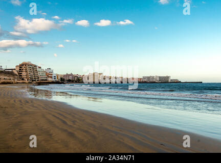 Une vue de la ville de Playa El Medano Leocadio Machado plage tôt le matin, Tenerife, Espagne Banque D'Images