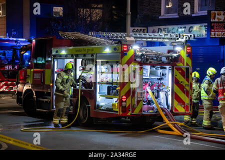 Vendredi 04/10/2019 London Fire Brigade a assisté à un incendie dans un café sur devons Road E3. Banque D'Images