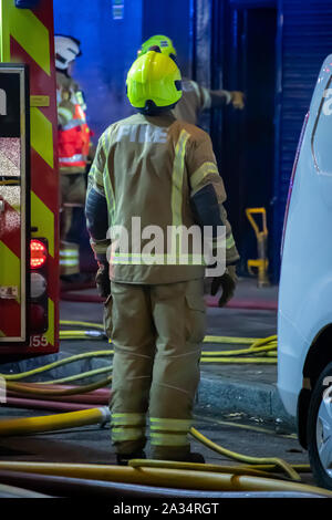 Vendredi 04/10/2019 London Fire Brigade a assisté à un incendie dans un café sur devons Road E3. Banque D'Images