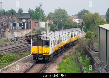 Une classe 508 électrique 508205 Numéro de départ de Sheerness avec une Connex South eastern service sur le 9 mai 2006. Banque D'Images