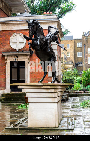 Une statue de la conversion de St Paul's churchyard, Covent Garden, Londres Banque D'Images