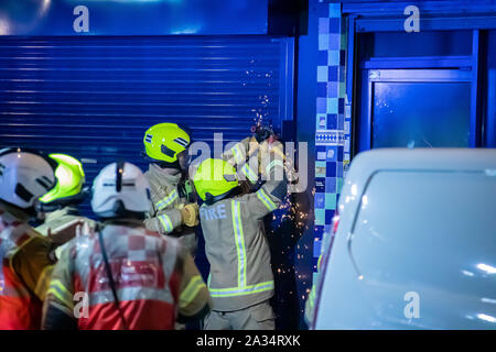 Vendredi 04/10/2019 London Fire Brigade a assisté à un incendie dans un café sur devons Road E3. Banque D'Images