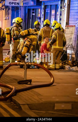 Vendredi 04/10/2019 London Fire Brigade a assisté à un incendie dans un café sur devons Road E3. Banque D'Images