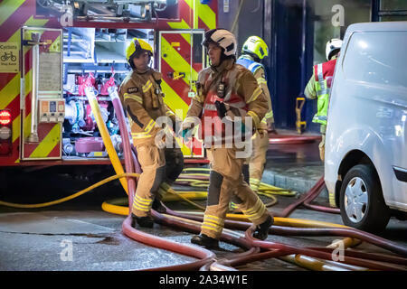 Vendredi 04/10/2019 London Fire Brigade a assisté à un incendie dans un café sur devons Road E3. Banque D'Images