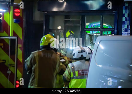Vendredi 04/10/2019 London Fire Brigade a assisté à un incendie dans un café sur devons Road E3. Banque D'Images