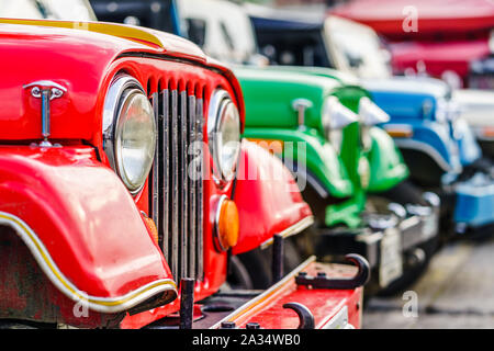 Willy jeeps dans le village de Finlandia à côté de la vallée du Salento Colombie Banque D'Images