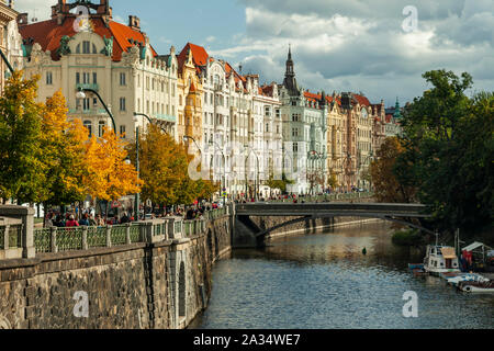 Après-midi d'automne à Prague Nouvelle ville, Tchéquie. Banque D'Images